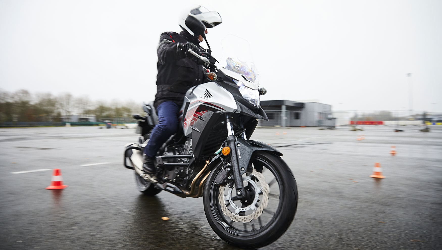 Blog StagesPointsPermis  Moto : les différentes assistances et aide à la  conduite d'une moto